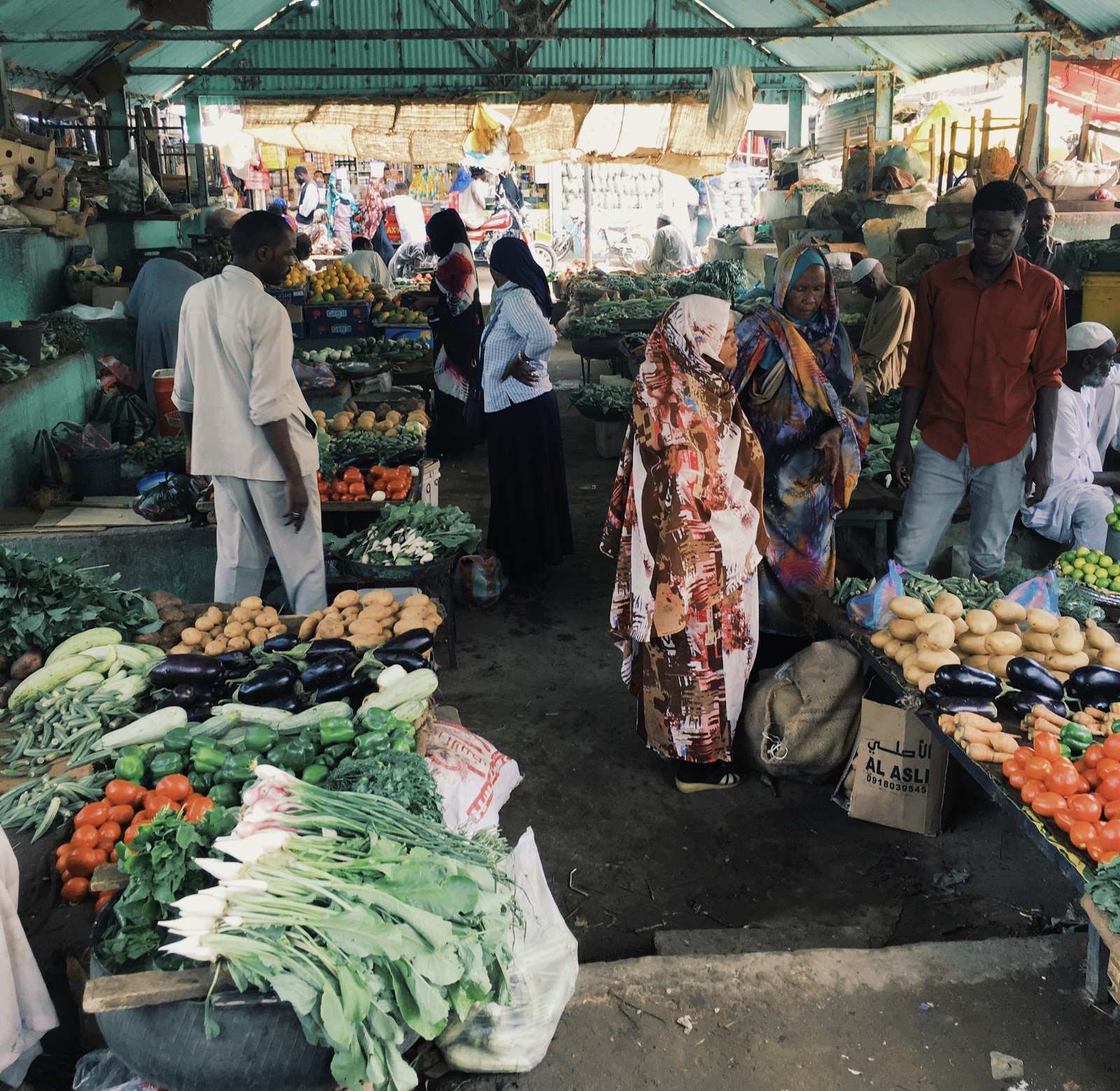 A market scene in Al-Ubayyid, Sudan, used as a non-graphic location image